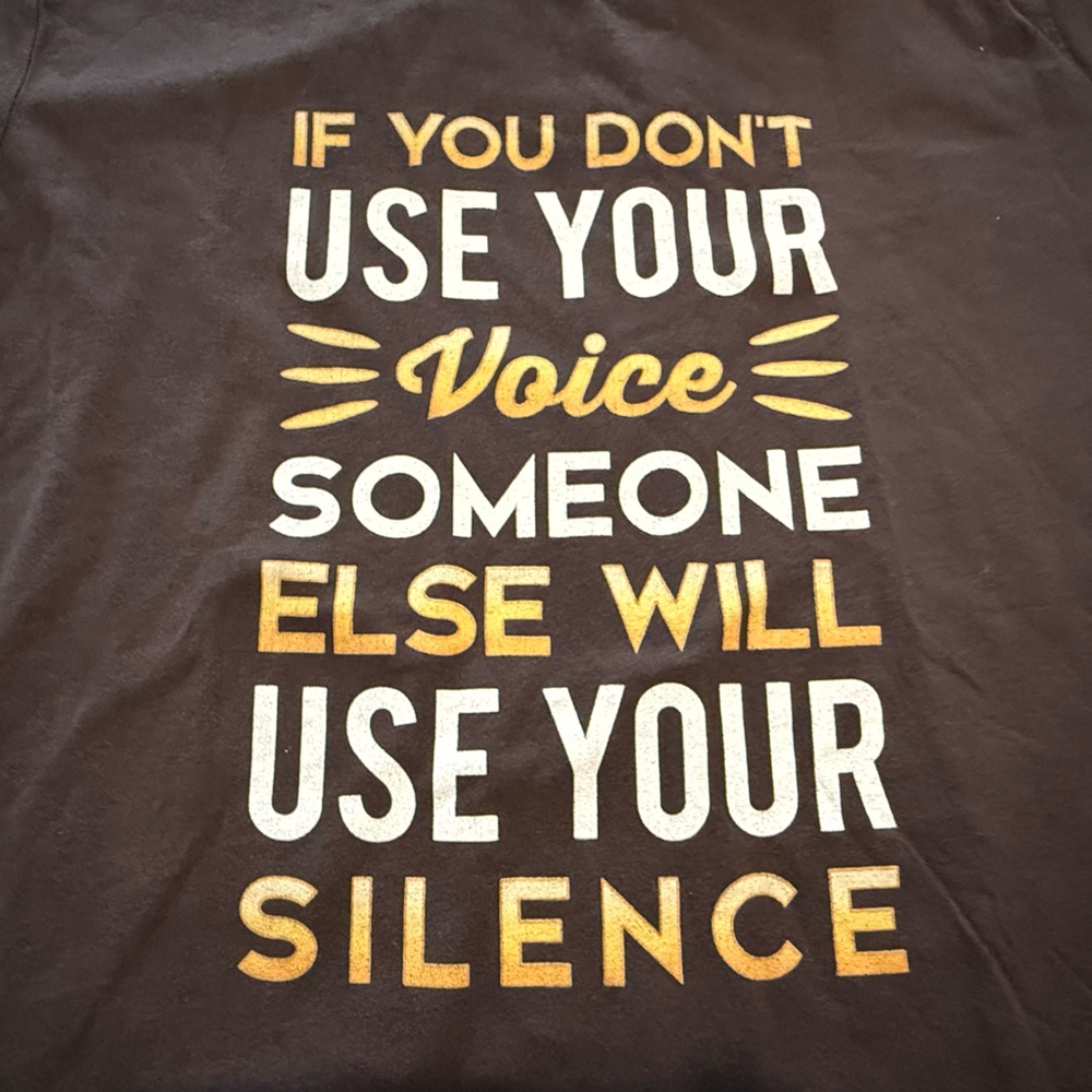 Brown Graphic Tee with Motivational Quote. Size Extra Large.